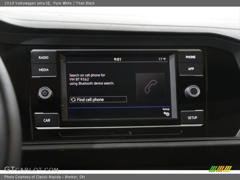 Pure White / Titan Black 2019 Volkswagen Jetta SE