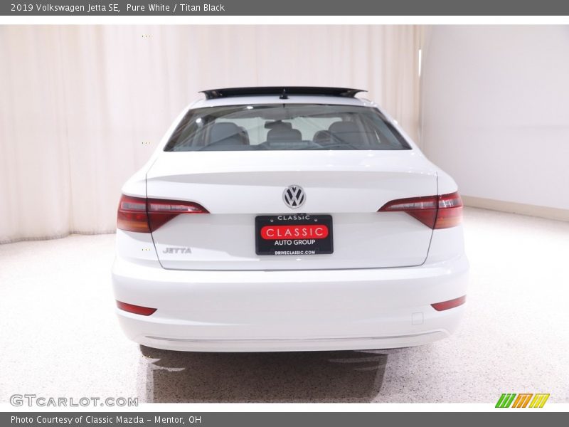 Pure White / Titan Black 2019 Volkswagen Jetta SE