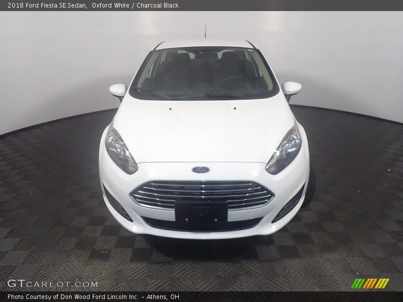 Oxford White / Charcoal Black 2018 Ford Fiesta SE Sedan