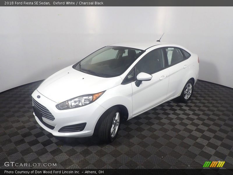 Oxford White / Charcoal Black 2018 Ford Fiesta SE Sedan