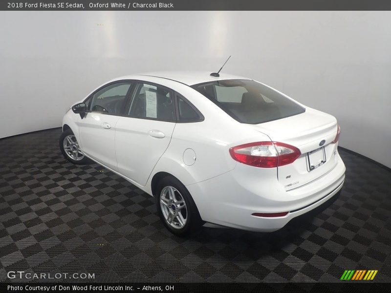 Oxford White / Charcoal Black 2018 Ford Fiesta SE Sedan