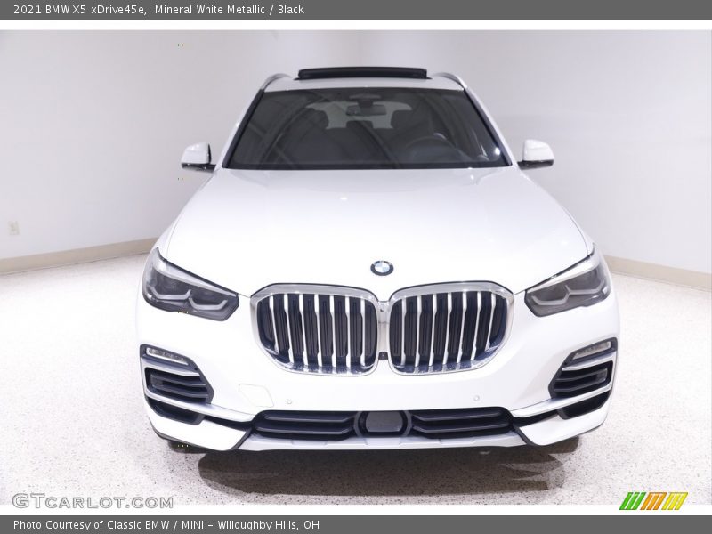 Mineral White Metallic / Black 2021 BMW X5 xDrive45e
