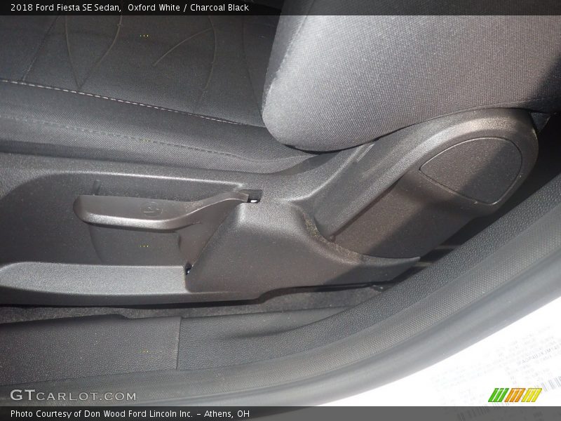 Oxford White / Charcoal Black 2018 Ford Fiesta SE Sedan