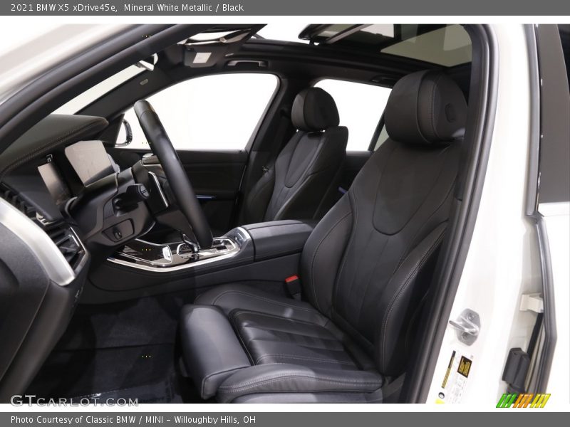 Mineral White Metallic / Black 2021 BMW X5 xDrive45e