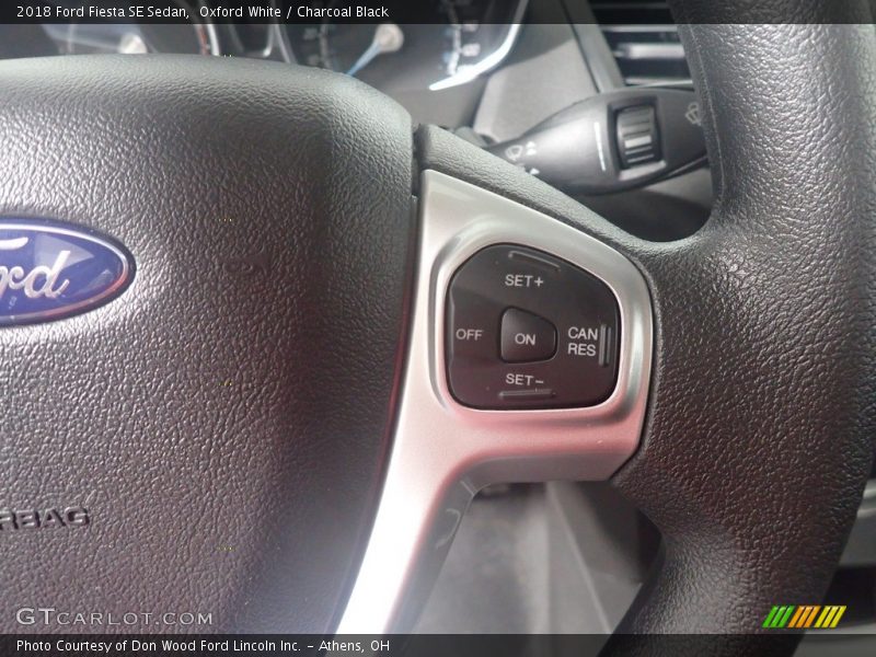 Oxford White / Charcoal Black 2018 Ford Fiesta SE Sedan
