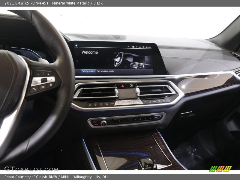 Mineral White Metallic / Black 2021 BMW X5 xDrive45e