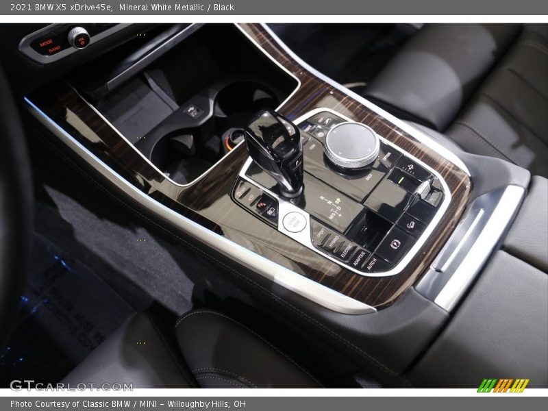Mineral White Metallic / Black 2021 BMW X5 xDrive45e