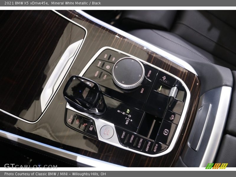 Mineral White Metallic / Black 2021 BMW X5 xDrive45e