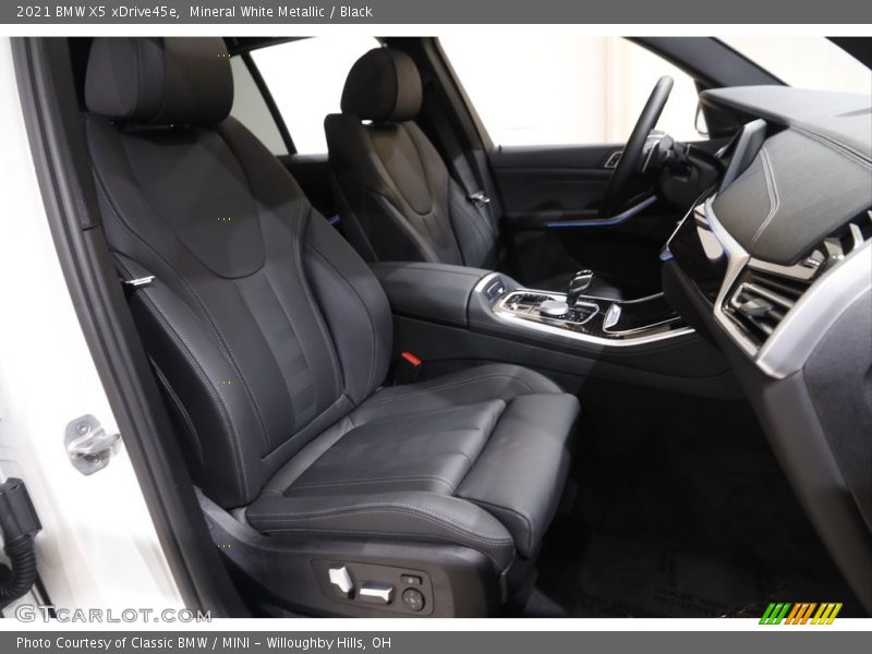 Mineral White Metallic / Black 2021 BMW X5 xDrive45e