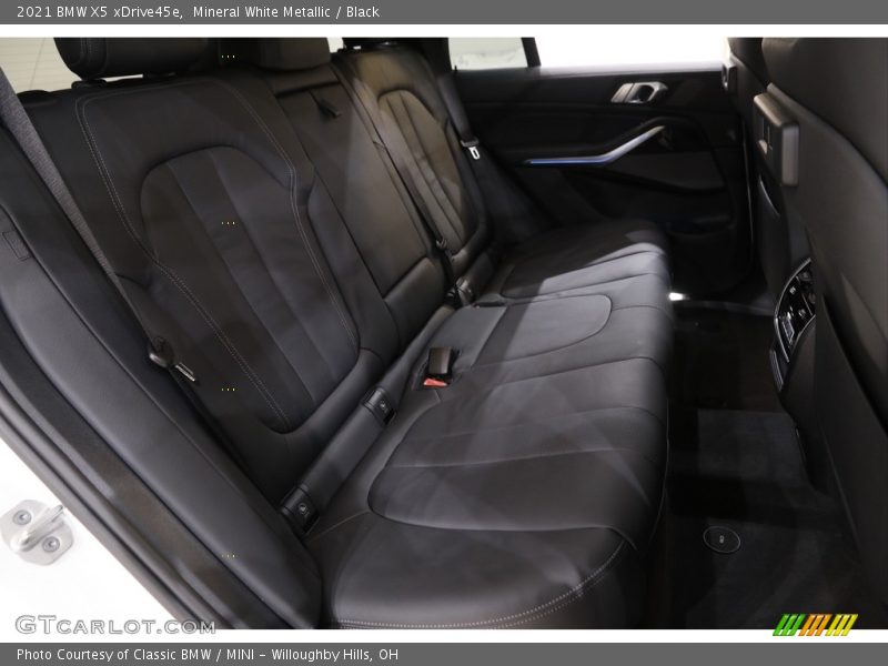 Mineral White Metallic / Black 2021 BMW X5 xDrive45e
