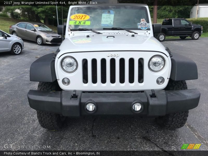 Bright White / Black 2017 Jeep Wrangler Unlimited Sport 4x4