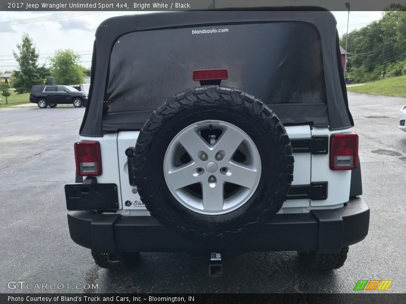 Bright White / Black 2017 Jeep Wrangler Unlimited Sport 4x4