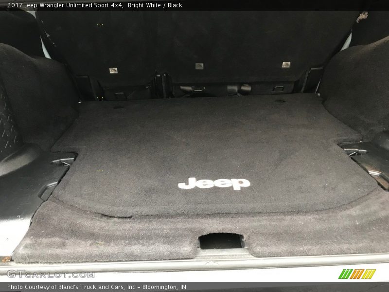 Bright White / Black 2017 Jeep Wrangler Unlimited Sport 4x4