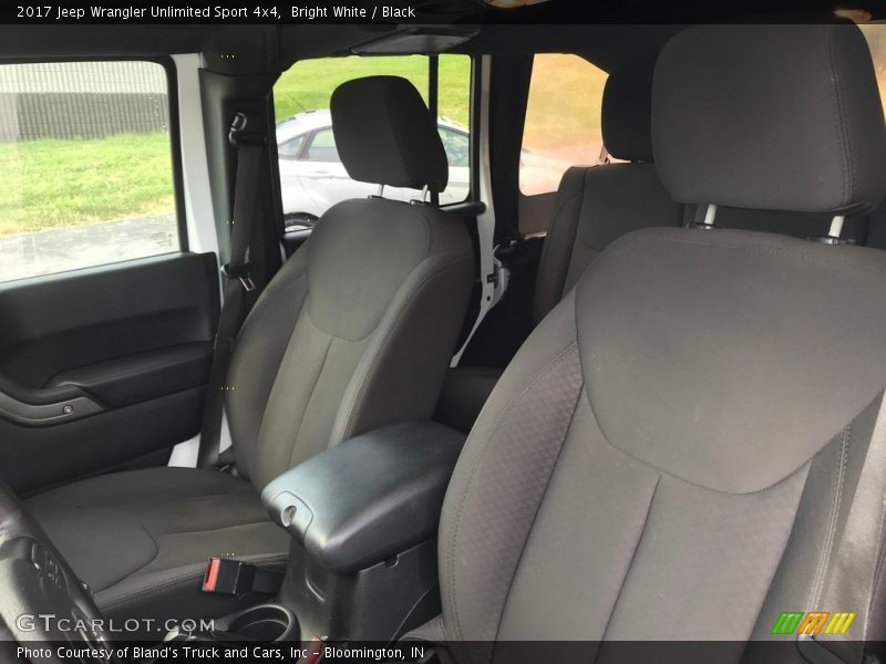 Bright White / Black 2017 Jeep Wrangler Unlimited Sport 4x4