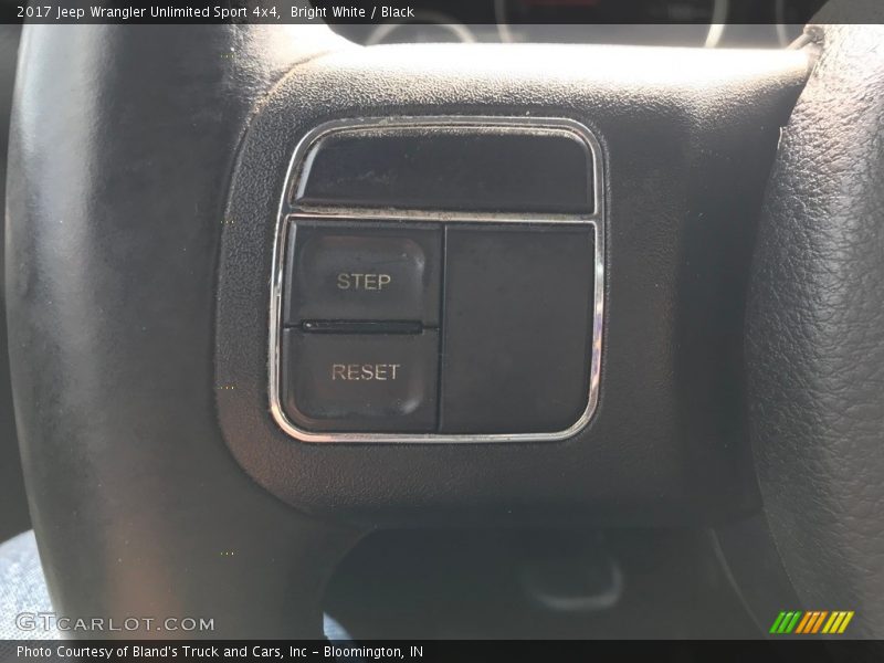 Bright White / Black 2017 Jeep Wrangler Unlimited Sport 4x4
