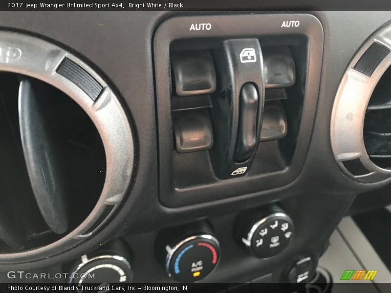 Bright White / Black 2017 Jeep Wrangler Unlimited Sport 4x4