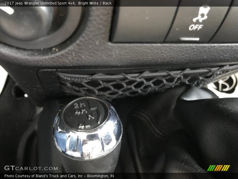 Bright White / Black 2017 Jeep Wrangler Unlimited Sport 4x4