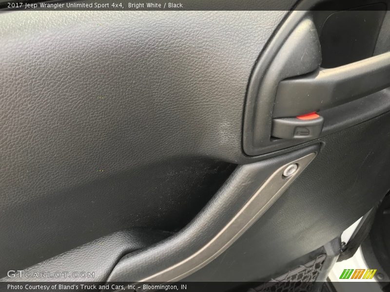 Bright White / Black 2017 Jeep Wrangler Unlimited Sport 4x4