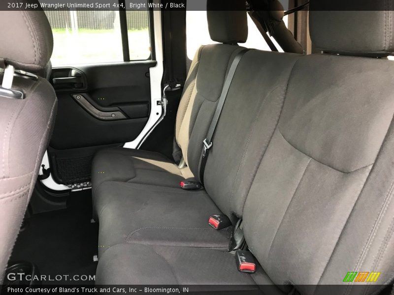 Bright White / Black 2017 Jeep Wrangler Unlimited Sport 4x4