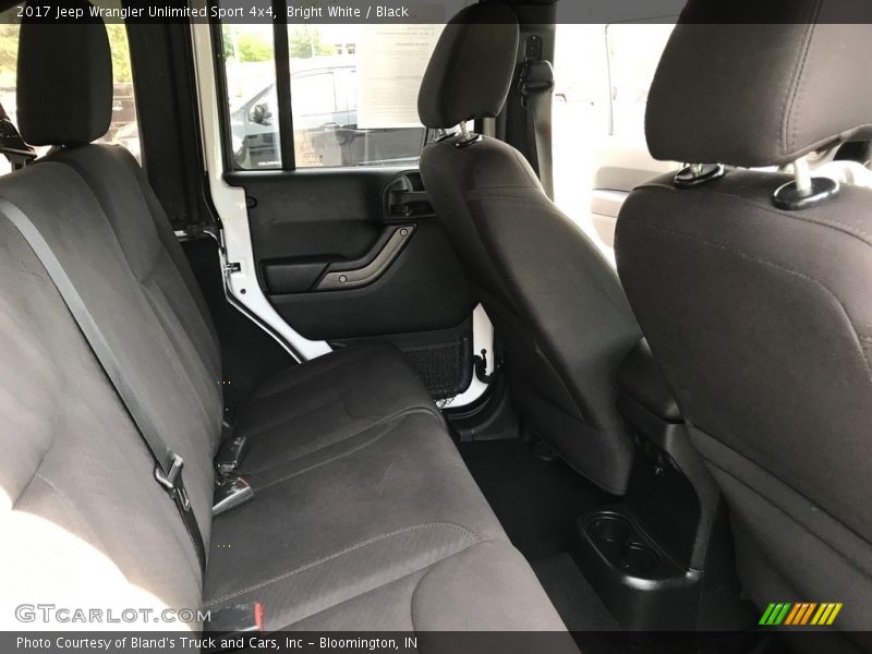 Bright White / Black 2017 Jeep Wrangler Unlimited Sport 4x4