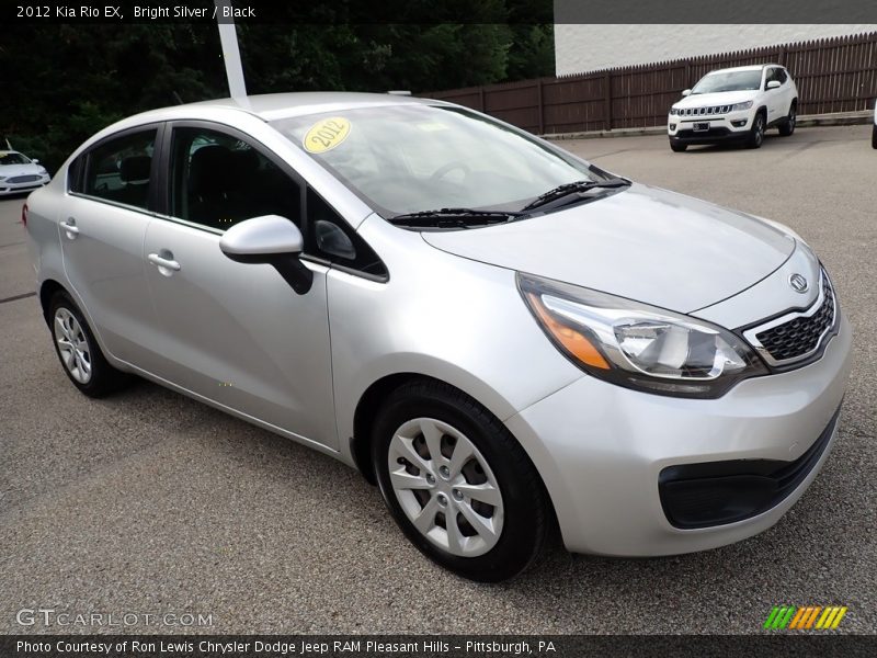 Front 3/4 View of 2012 Rio EX