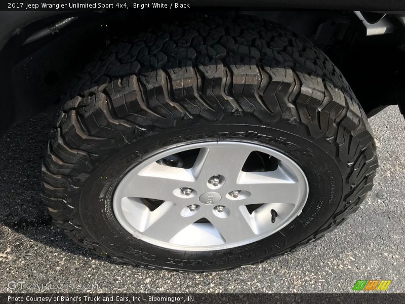 Bright White / Black 2017 Jeep Wrangler Unlimited Sport 4x4