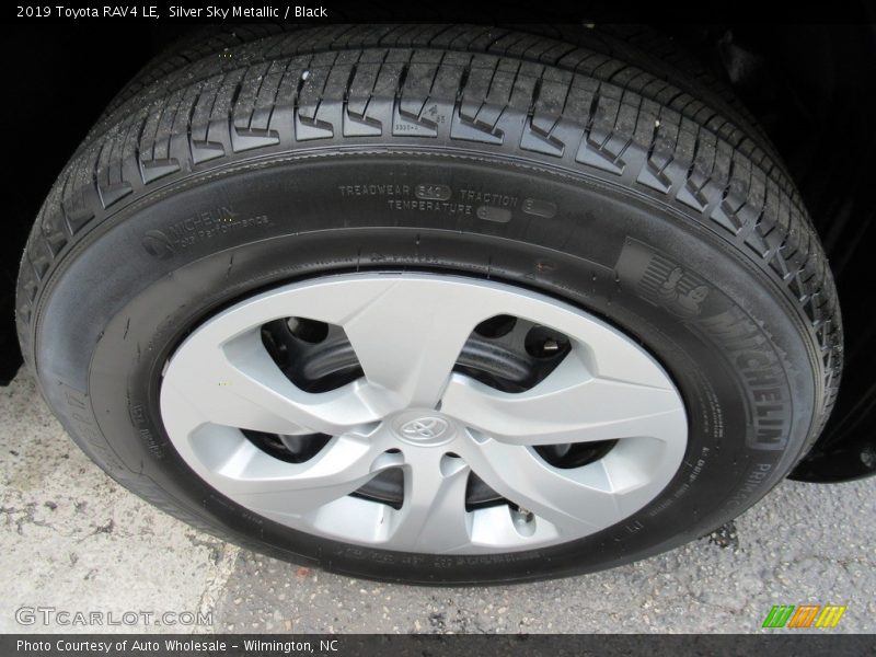 Silver Sky Metallic / Black 2019 Toyota RAV4 LE