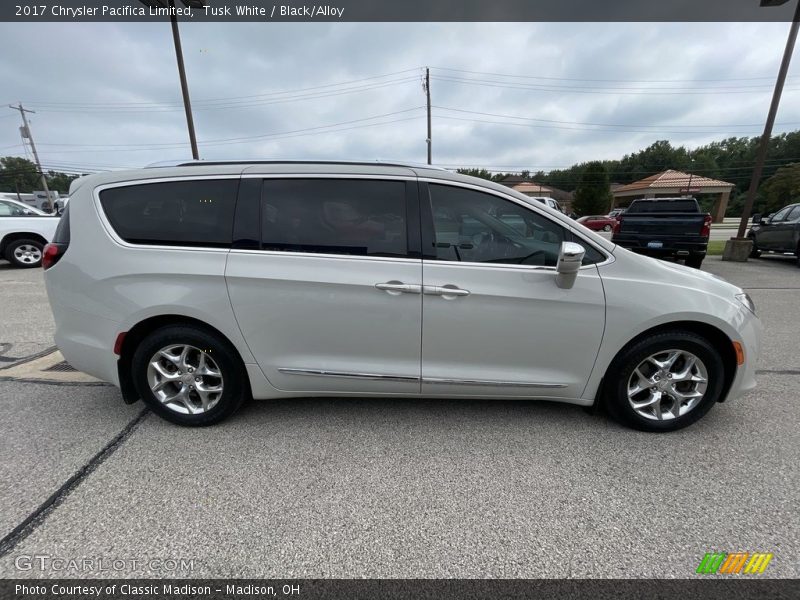 Tusk White / Black/Alloy 2017 Chrysler Pacifica Limited