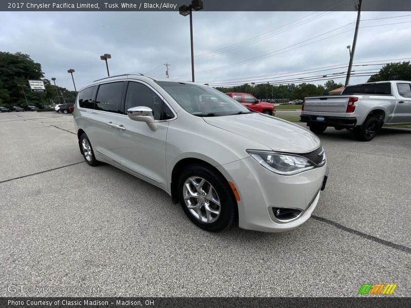 Tusk White / Black/Alloy 2017 Chrysler Pacifica Limited