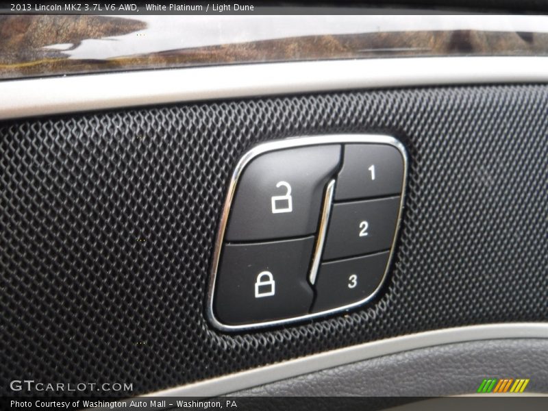 White Platinum / Light Dune 2013 Lincoln MKZ 3.7L V6 AWD