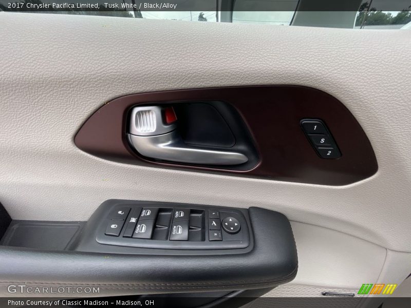 Tusk White / Black/Alloy 2017 Chrysler Pacifica Limited