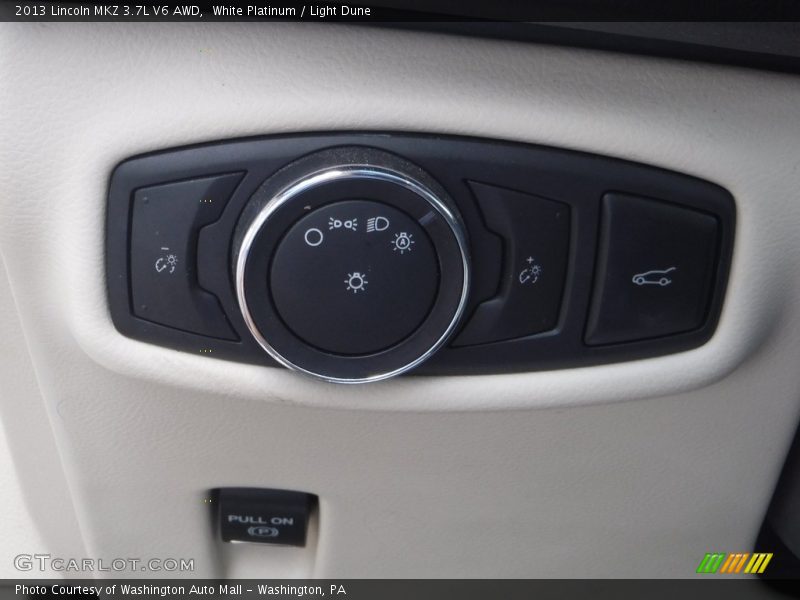 White Platinum / Light Dune 2013 Lincoln MKZ 3.7L V6 AWD