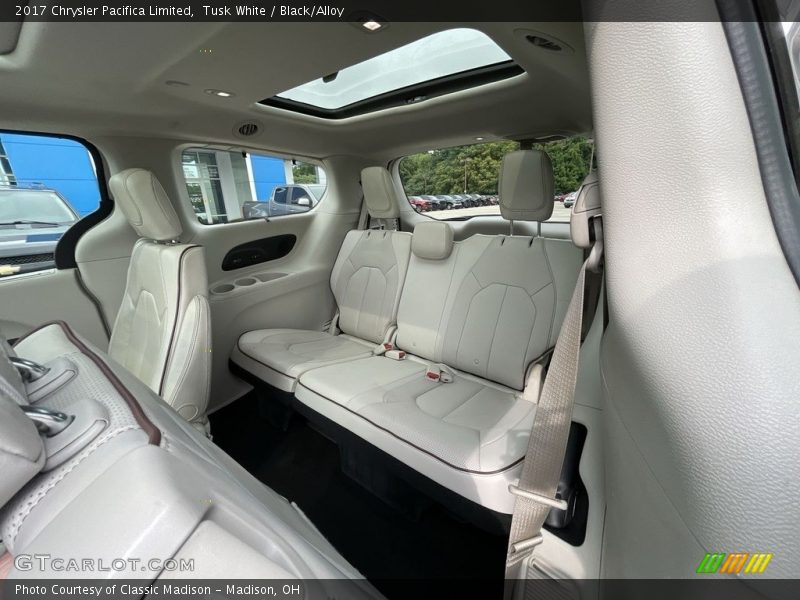 Tusk White / Black/Alloy 2017 Chrysler Pacifica Limited