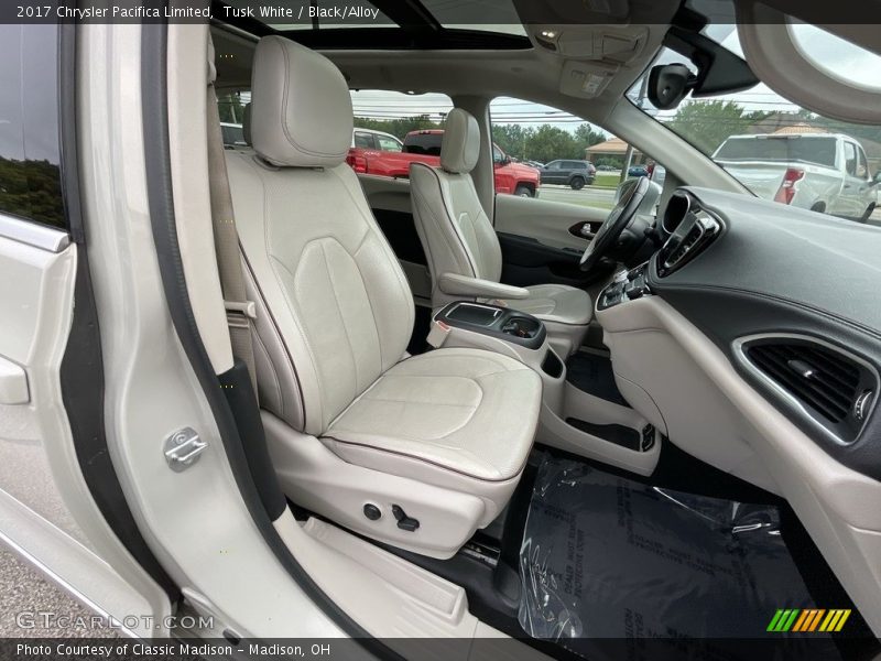 Tusk White / Black/Alloy 2017 Chrysler Pacifica Limited