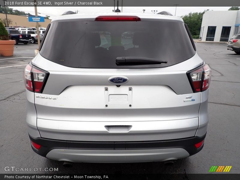 Ingot Silver / Charcoal Black 2018 Ford Escape SE 4WD