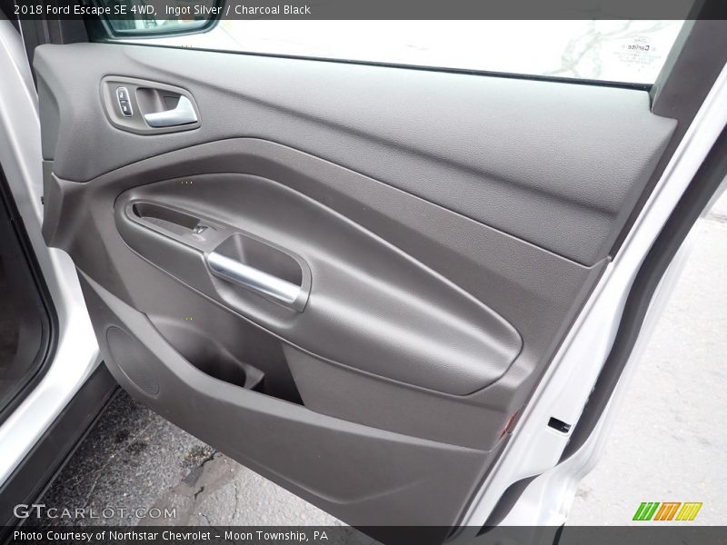 Ingot Silver / Charcoal Black 2018 Ford Escape SE 4WD