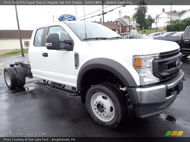 Front 3/4 View of 2022 F550 Super Duty XL Regular Cab 4x4 Chassis