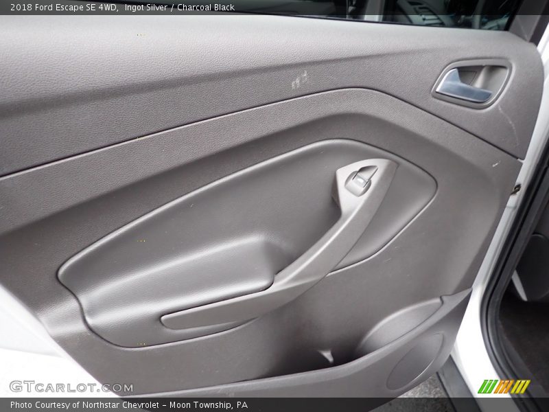 Ingot Silver / Charcoal Black 2018 Ford Escape SE 4WD