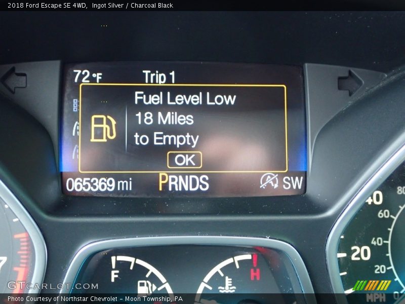Ingot Silver / Charcoal Black 2018 Ford Escape SE 4WD
