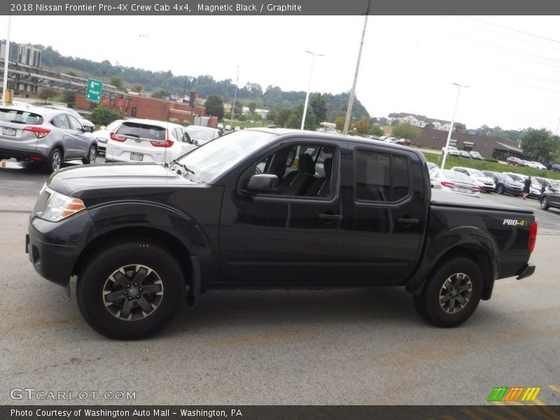 Magnetic Black / Graphite 2018 Nissan Frontier Pro-4X Crew Cab 4x4