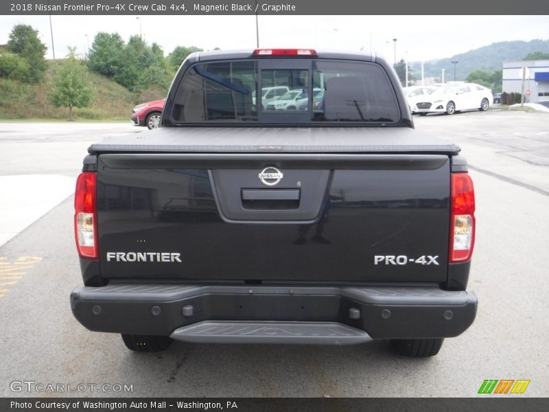 Magnetic Black / Graphite 2018 Nissan Frontier Pro-4X Crew Cab 4x4