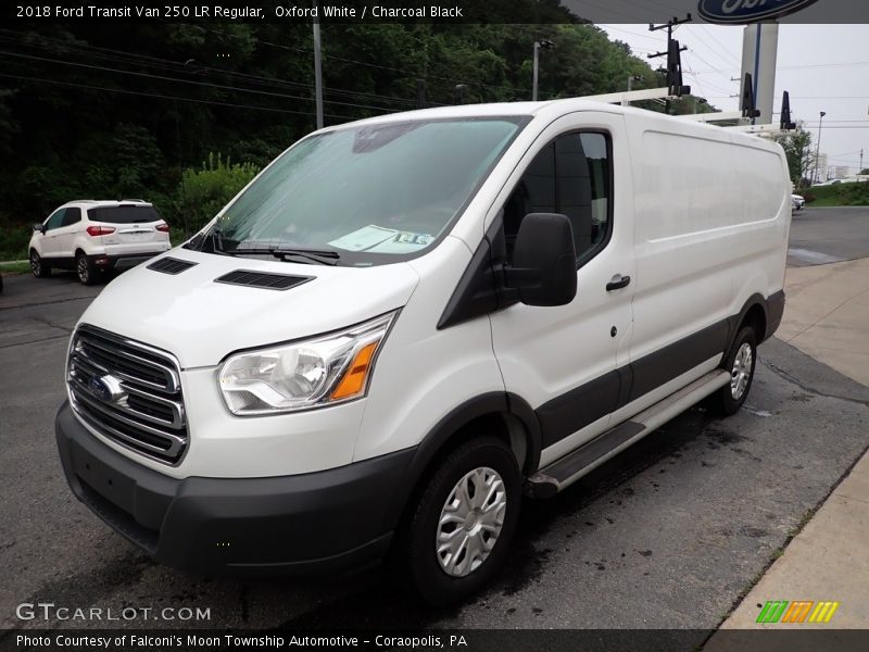 Front 3/4 View of 2018 Transit Van 250 LR Regular
