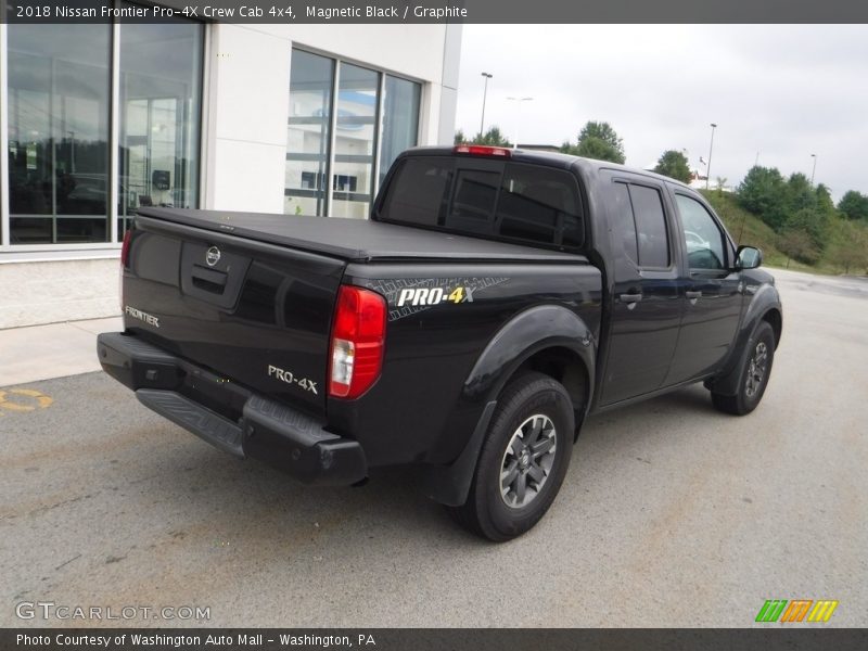 Magnetic Black / Graphite 2018 Nissan Frontier Pro-4X Crew Cab 4x4