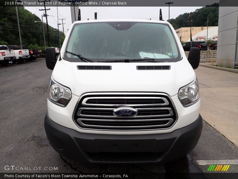 Oxford White / Charcoal Black 2018 Ford Transit Van 250 LR Regular