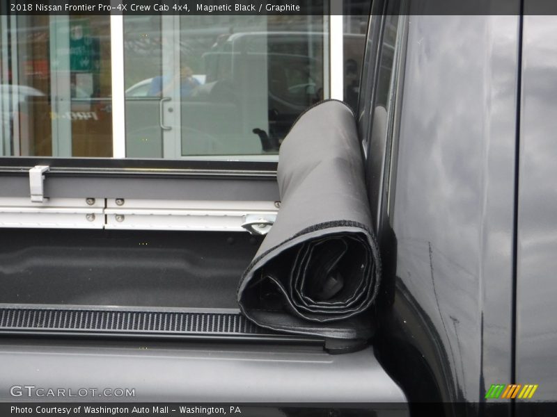 Magnetic Black / Graphite 2018 Nissan Frontier Pro-4X Crew Cab 4x4