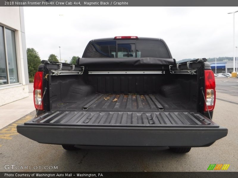 Magnetic Black / Graphite 2018 Nissan Frontier Pro-4X Crew Cab 4x4