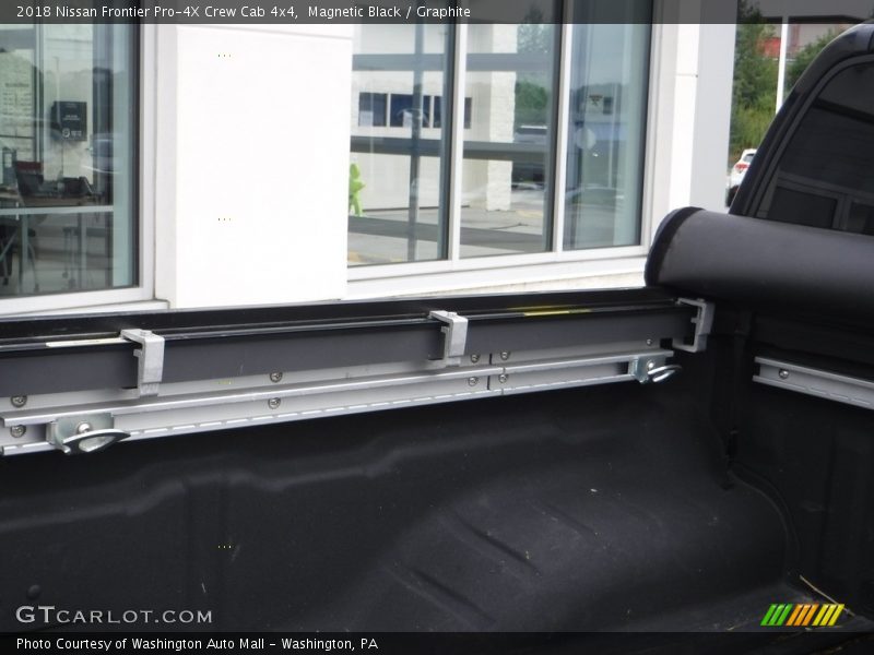 Magnetic Black / Graphite 2018 Nissan Frontier Pro-4X Crew Cab 4x4