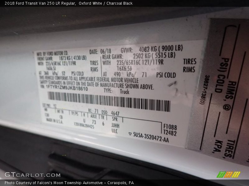 Oxford White / Charcoal Black 2018 Ford Transit Van 250 LR Regular
