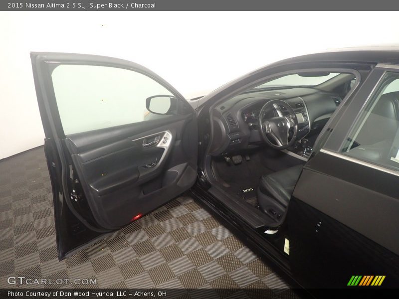 Super Black / Charcoal 2015 Nissan Altima 2.5 SL