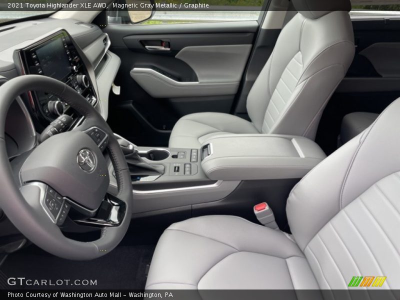 Magnetic Gray Metallic / Graphite 2021 Toyota Highlander XLE AWD